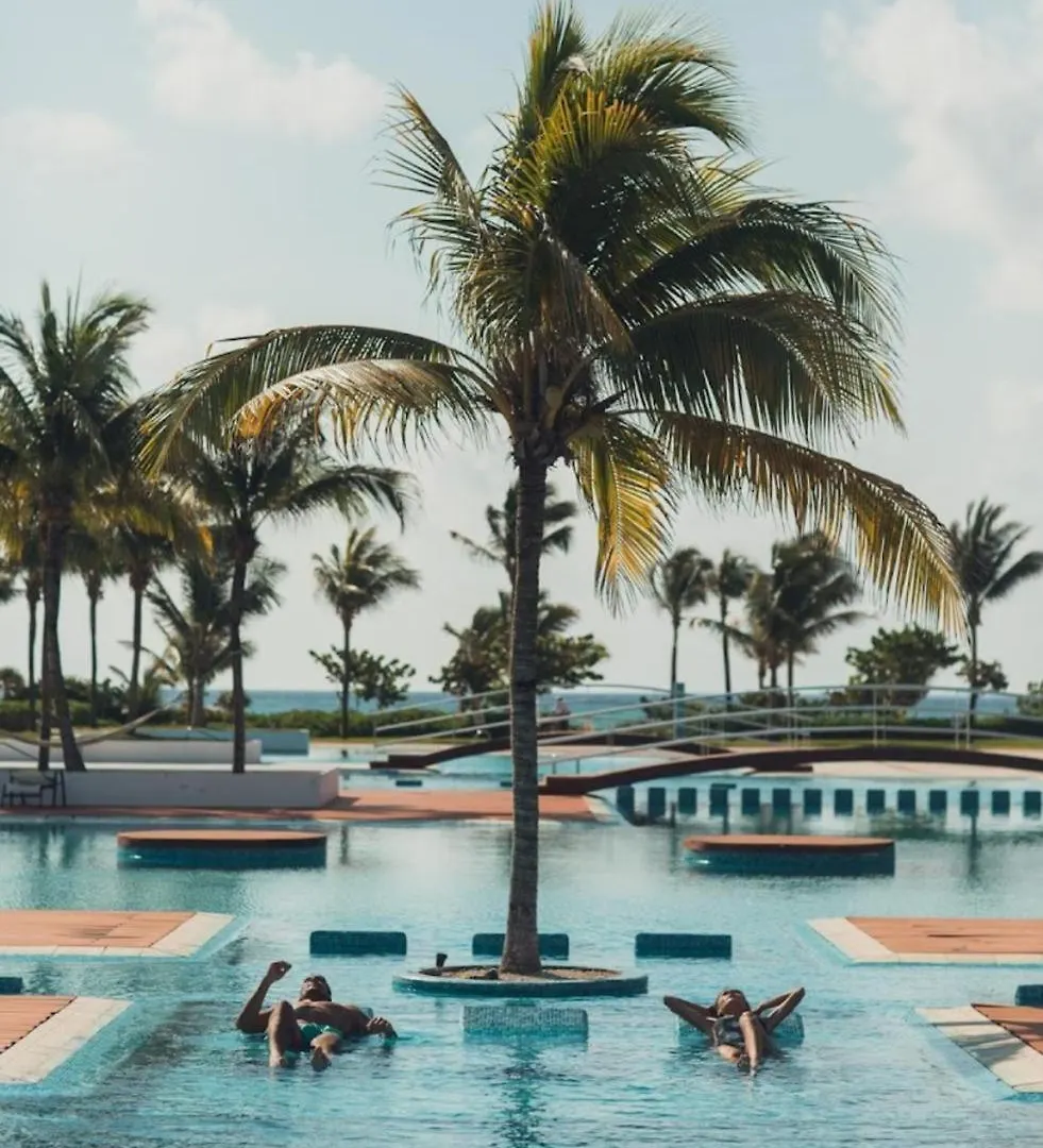 Luxury Beachfront Resort At Mareazul Playa del Carmen Mexikó